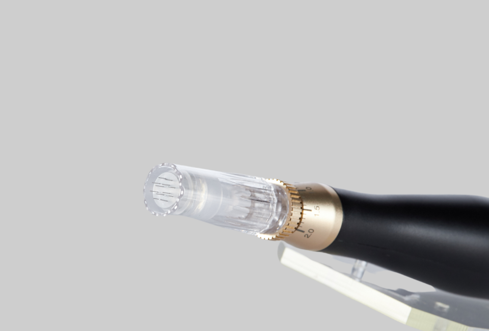 Kabelloser Microneedling Pen mit kurzer Ladezeit