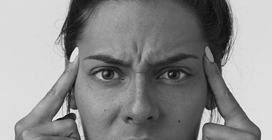 Die richtige Behandlung bei Zornesfalten