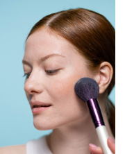 Wie trage ich Rouge richtig auf?